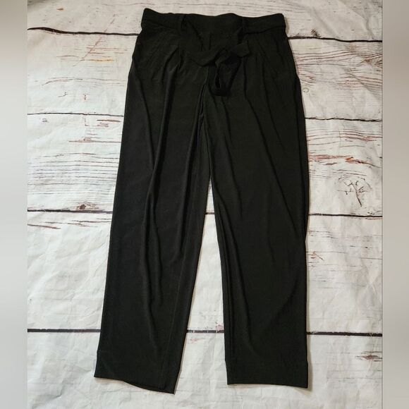 White House Black Market Tapered Ankle Soft Pants Size Small NWT - Picture 1 of 7
